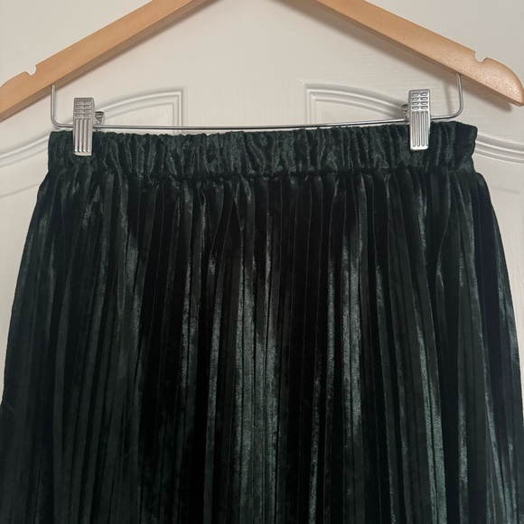 Zara pleated midi skirt in dark green velvet size M - Picture 7 of 10